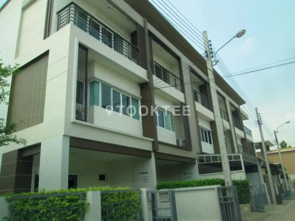 เดอะ ริคโค้ ทาวน์ แอทวัชรพล