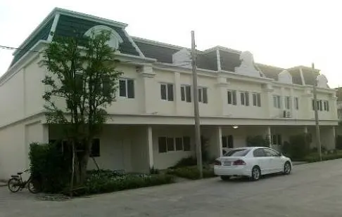 ดิ เอ็กซ์คลูซีฟ ทาวน์โฮม นวลจันทร์