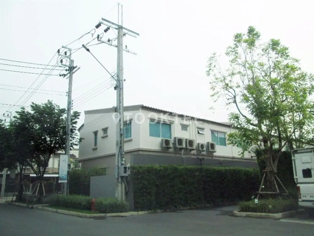 อินดี้ ศรีนครินทร์-ร่มเกล้า