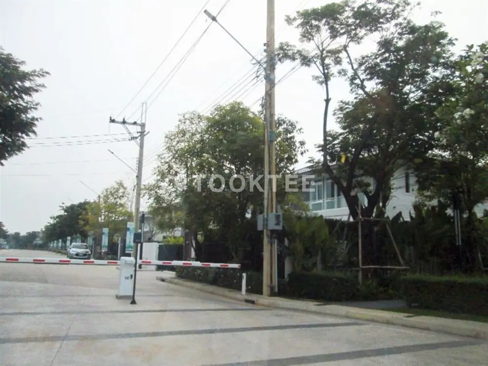 มัณฑนา ศรีนครินทร์-ร่มเกล้า