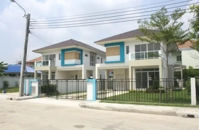 เทรนดี้ ธารา