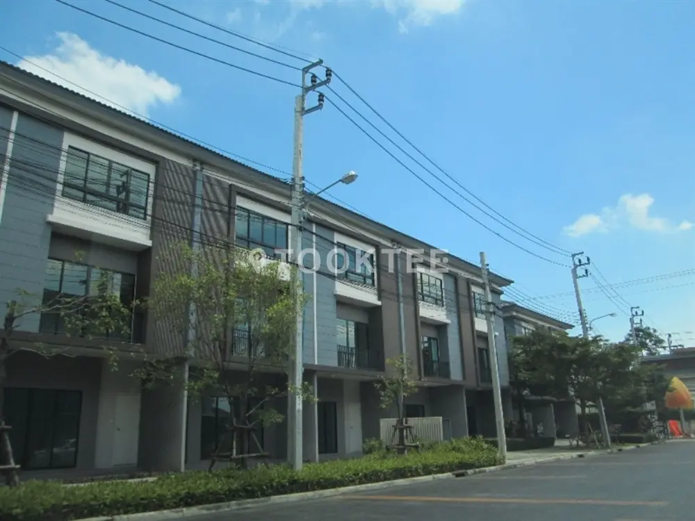 เดอะ คอนเนค 32 ลาดพร้าว 126