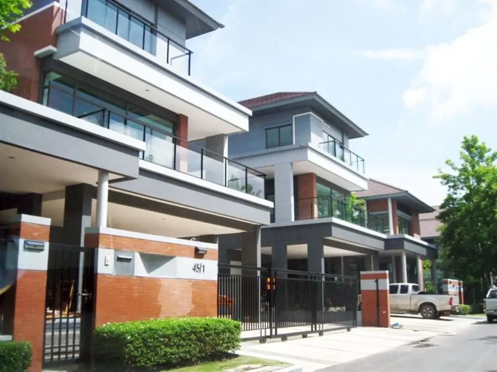 แกรนด์ บางกอก บูเลอวาร์ด พระราม 9