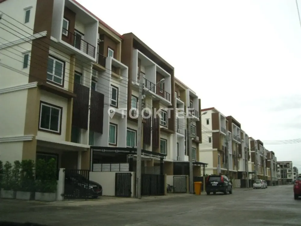 ปรัชญา บิซโฮม อ่อนนุช-สุวรรณภูมิ