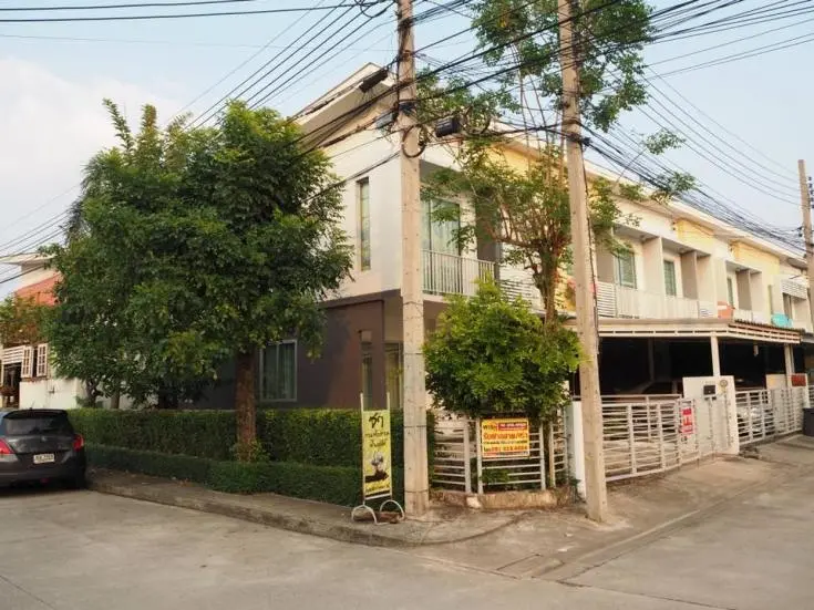 เดอะ คอนเนค 10 (แบริ่ง สเตชั่น)