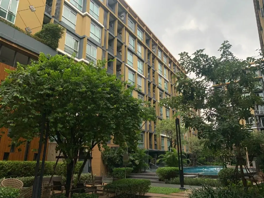 เมโทร ลักซ์ เอกมัย-พระราม 4