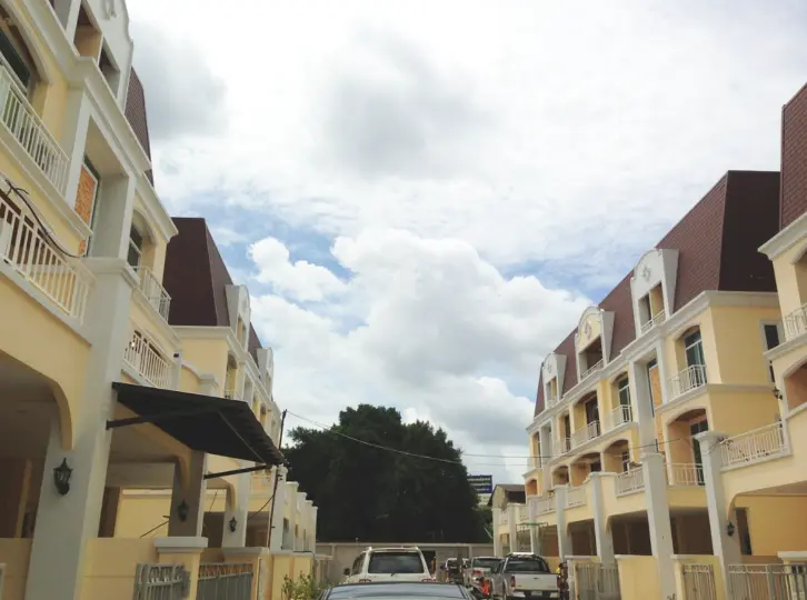 บ้านกลางกรุง สาทร