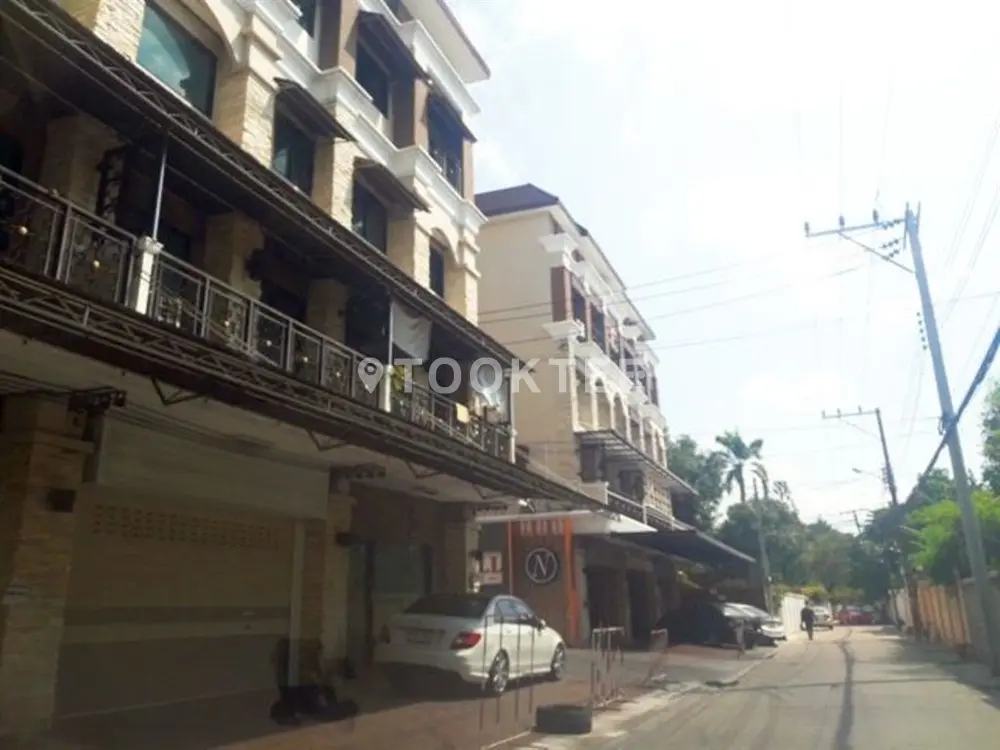 ลีฟวิ่ง เอเชีย คอนโด