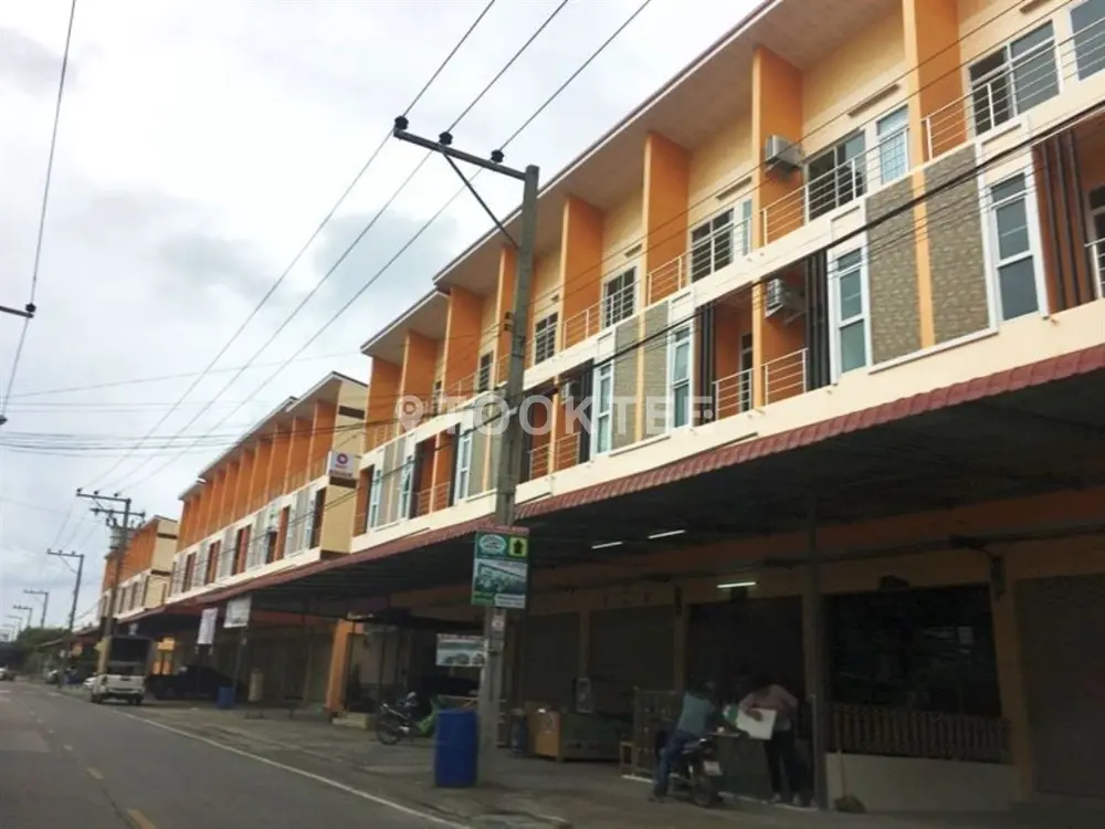 อาคารพาณิชย์วีอาร์เอ็น