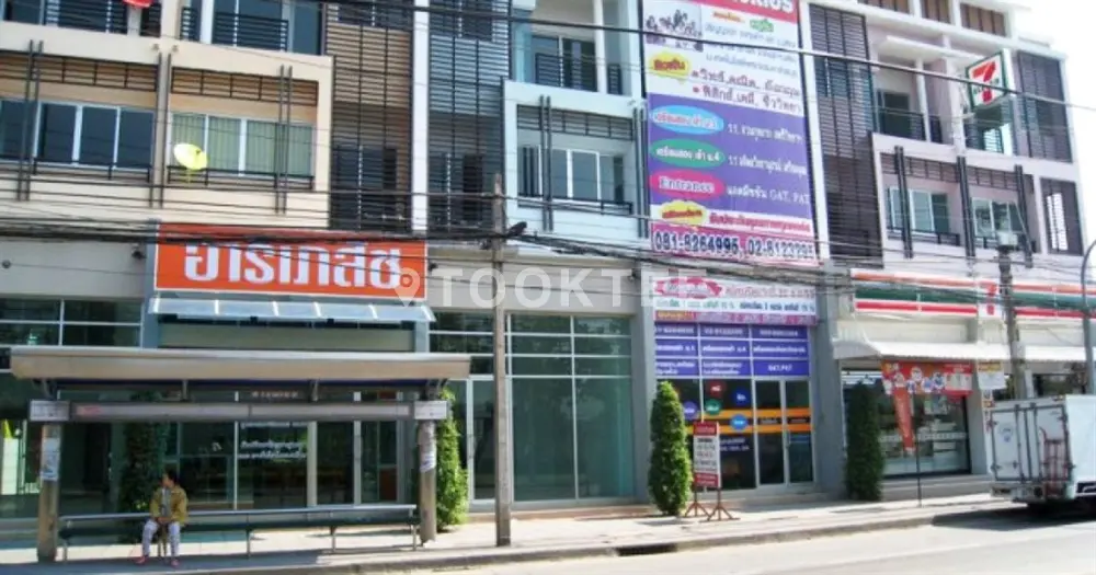 เวิร์คเพลส เพชรเกษม 81