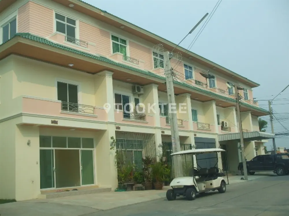 บ้านหงส์ประยูร ทาวน์โฮม