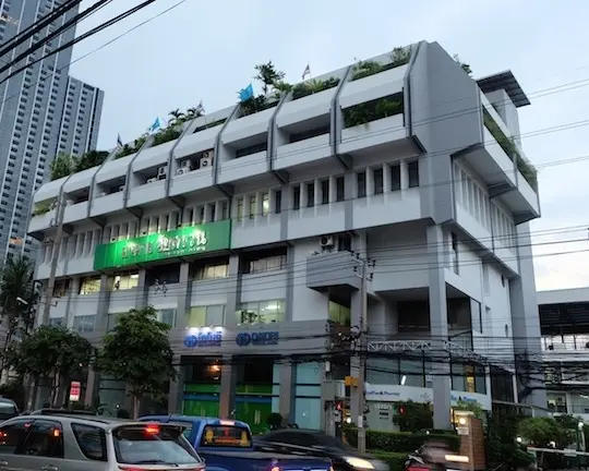 ชัยสงวน,อาคาร