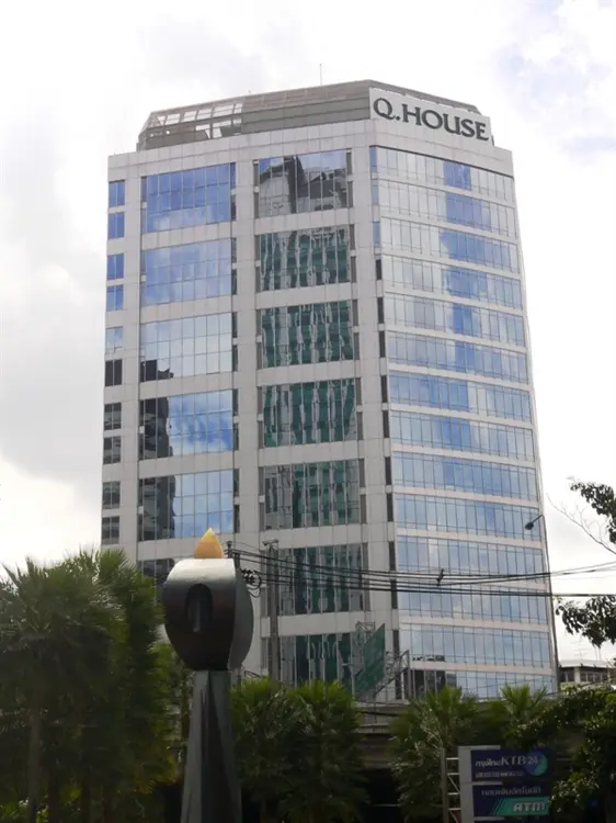 คิวเฮ้าส์ เพลินจิต,อาคาร