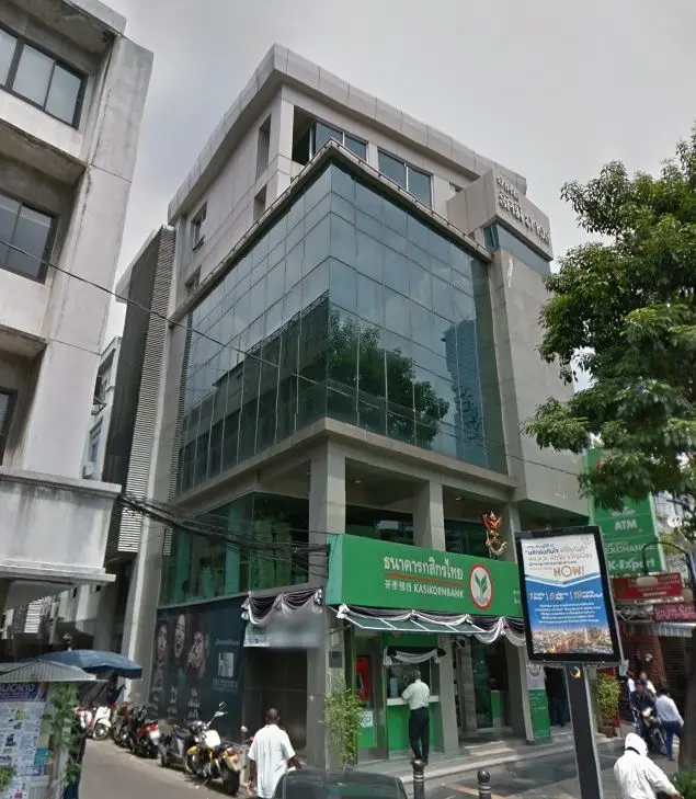 รัศมีถาวร, อาคาร