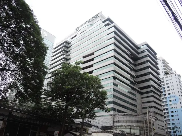 คิวเฮ้าส์ อโศก, อาคาร