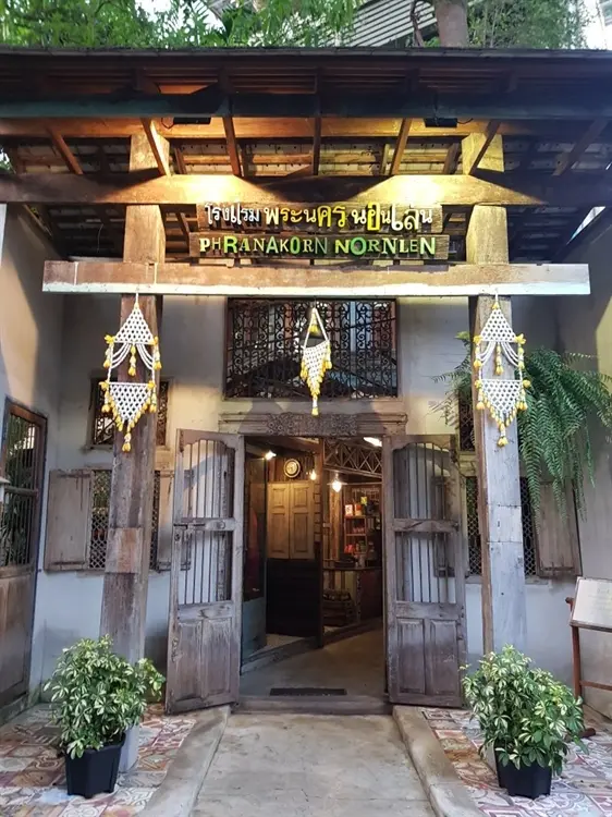 พระนครนอนเล่น,โรงแรม