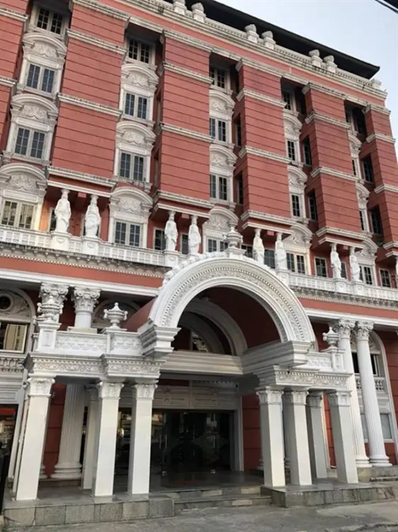 สุดา พาเลซ, โรงแรม