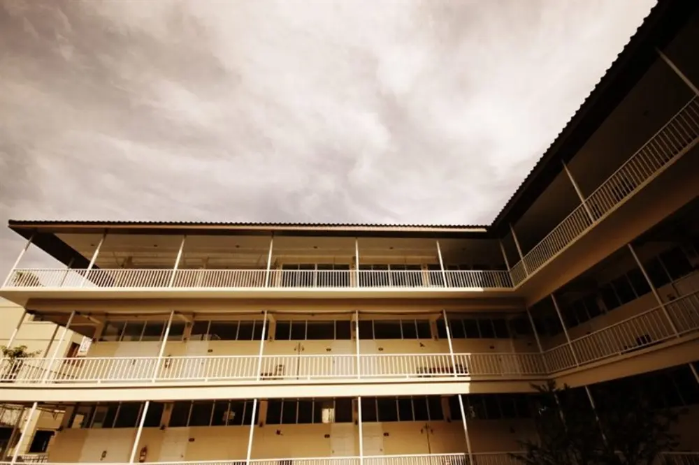 เฟื่องนคร บัลโคนี่