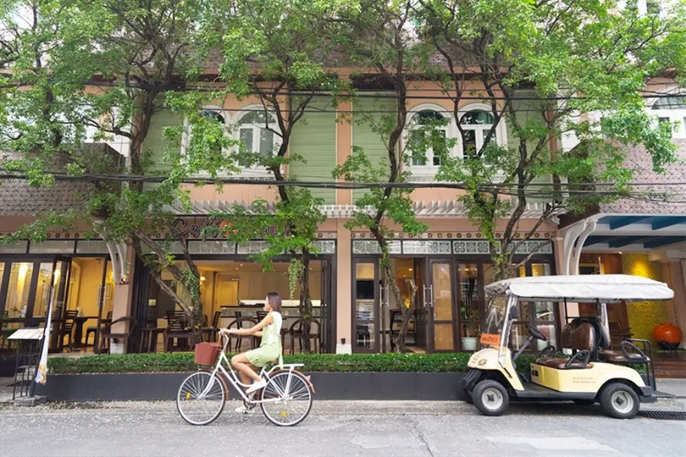 สลิล สุขุมวิท นานา ซอย 8, โรงแรม