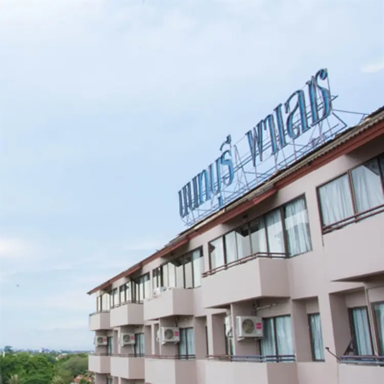 นนทบุรีพาเลช, โรงแรม