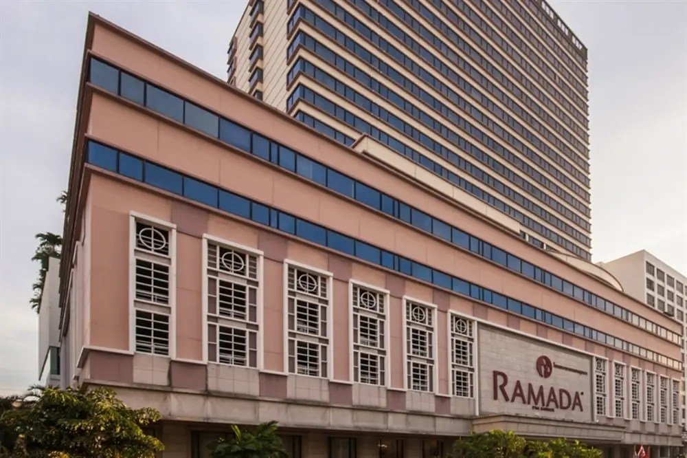 รามาดา เดมา, โรงแรม