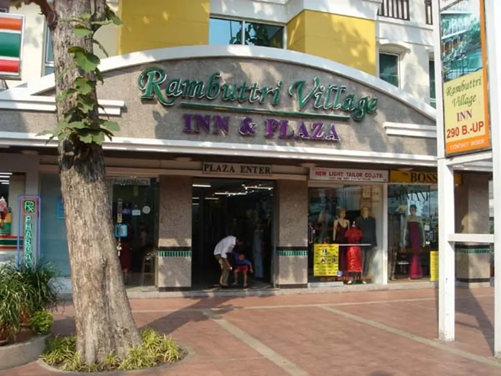 รามบุตรี วิลเลจ, โรงแรม