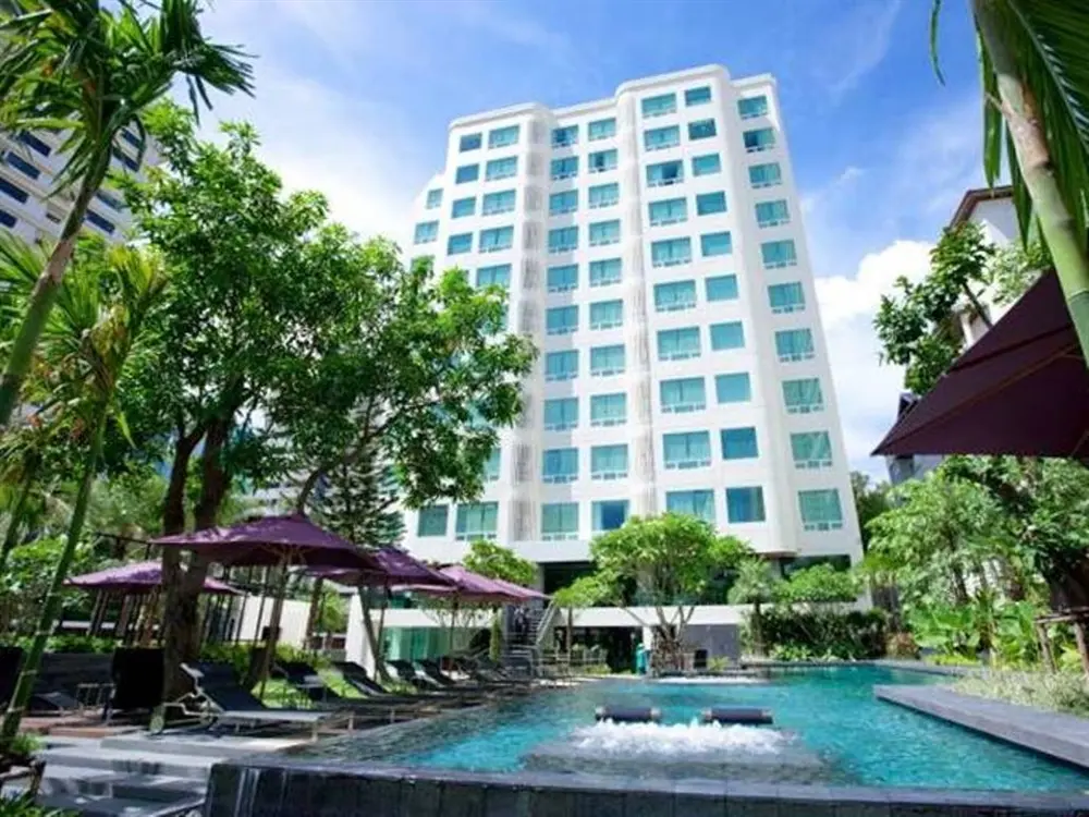 สุขุมวิท 12 กรุงเทพ แอนด์ สวีท (รามาดา แอนด์ สวีท)