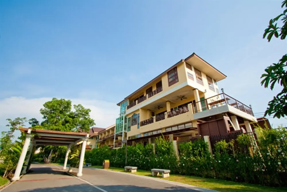 สุพรรณ เลค โฮมเทล