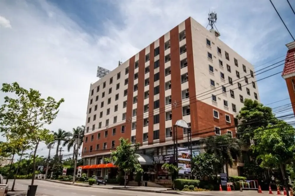 ธาราเลค, โรงแรม