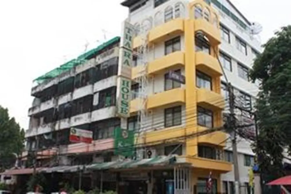 ธาราเฮ้าส์,โรงแรม