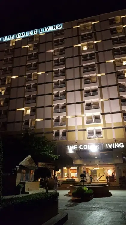 เดอะคัลเลอร์ ลีฟวิ่ง, โรงแรม