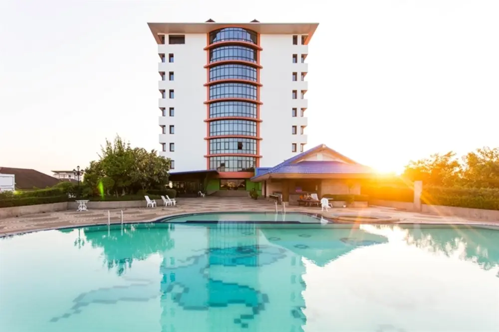 ทาวน์ อิน ทาวน์, โรงแรม