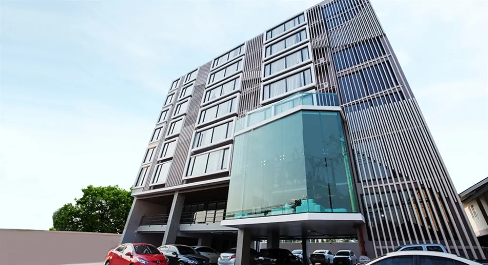 บีทู บางนา พรีเมียร์, โรงแรม