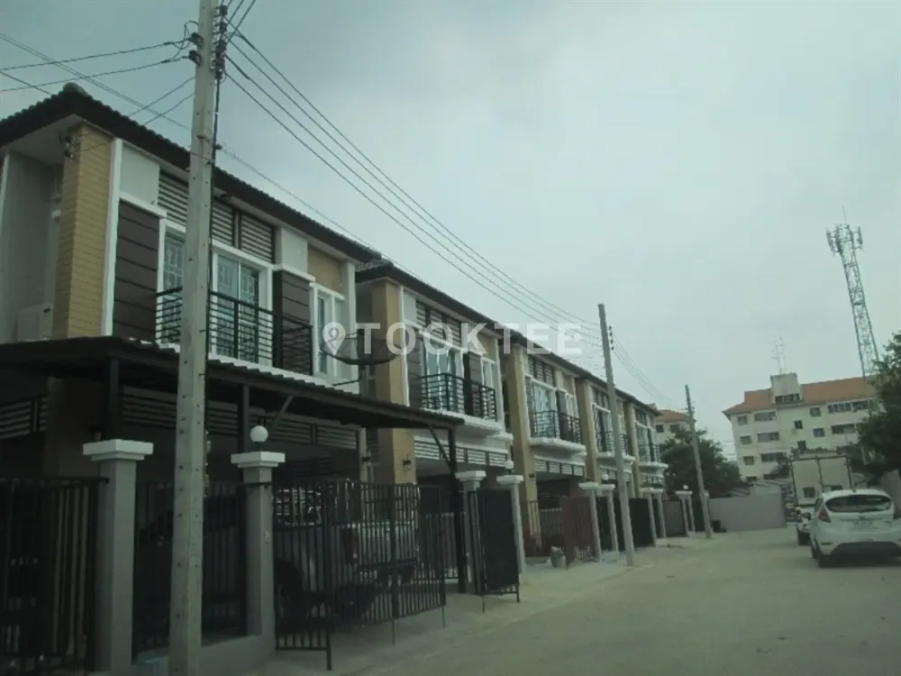 ดิ เอเทรียม วัชรพล-เพิ่มสิน