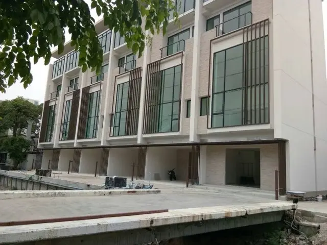 ไบรตัน พระราม 3-สาทร