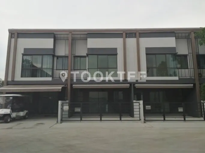 พลีโน่ สาทร-สุขสวัสดิ์