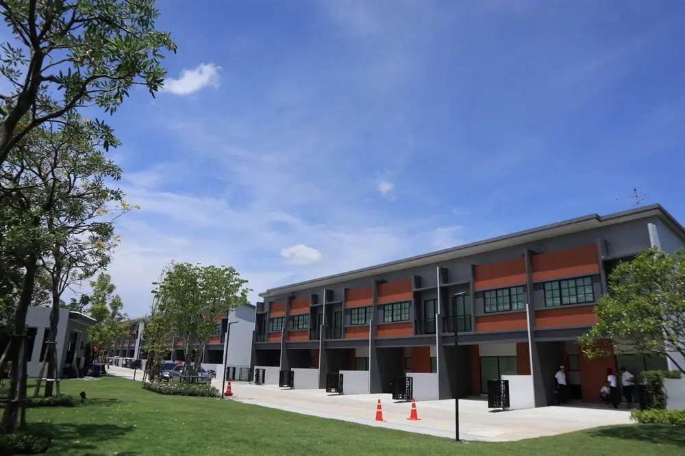 สิริ เพลส นวนคร