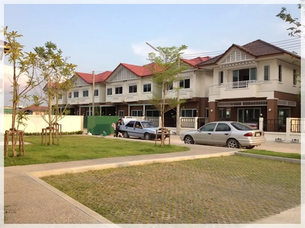 วราสิริ เมืองเอก